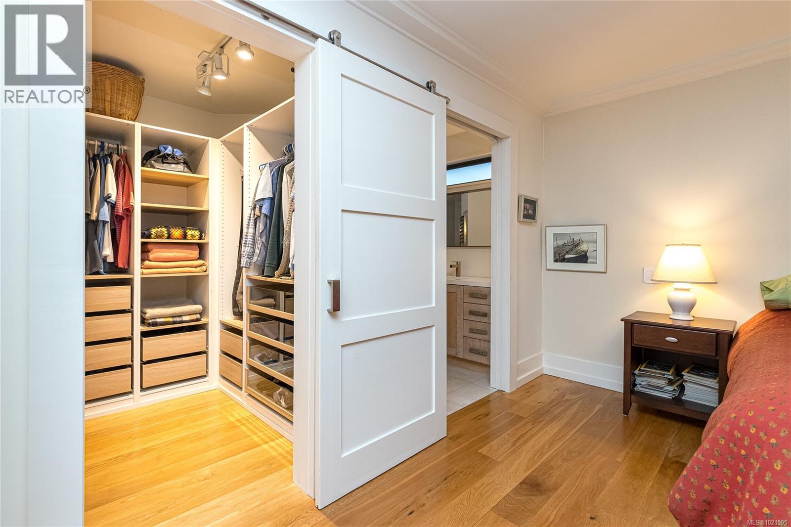 3955 Burchett Pl, Saanich, British Columbia V8N 6C2 - Photo 19 - 1021595