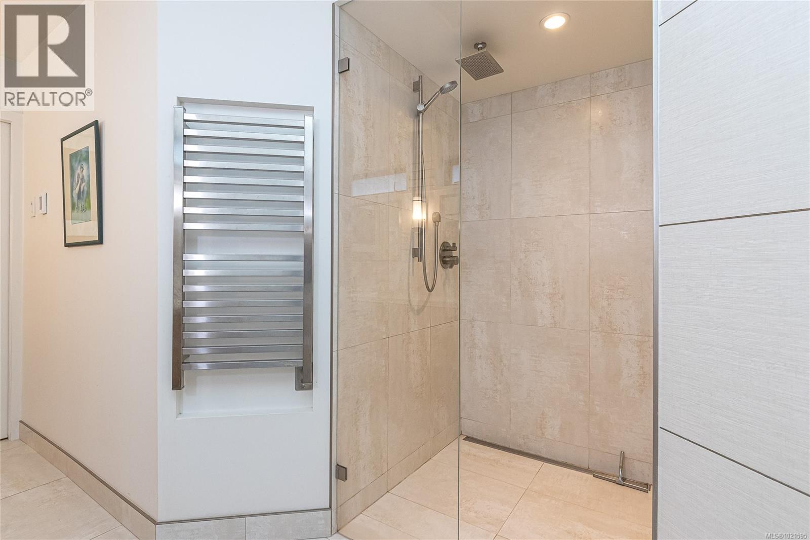 3955 Burchett Pl, Saanich, British Columbia V8N 6C2 - Photo 21 - 1021595