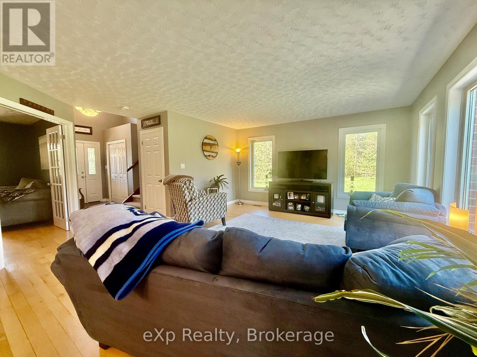 323237 Durham Road E, West Grey, Ontario  N0G 1R0 - Photo 11 - X12596596