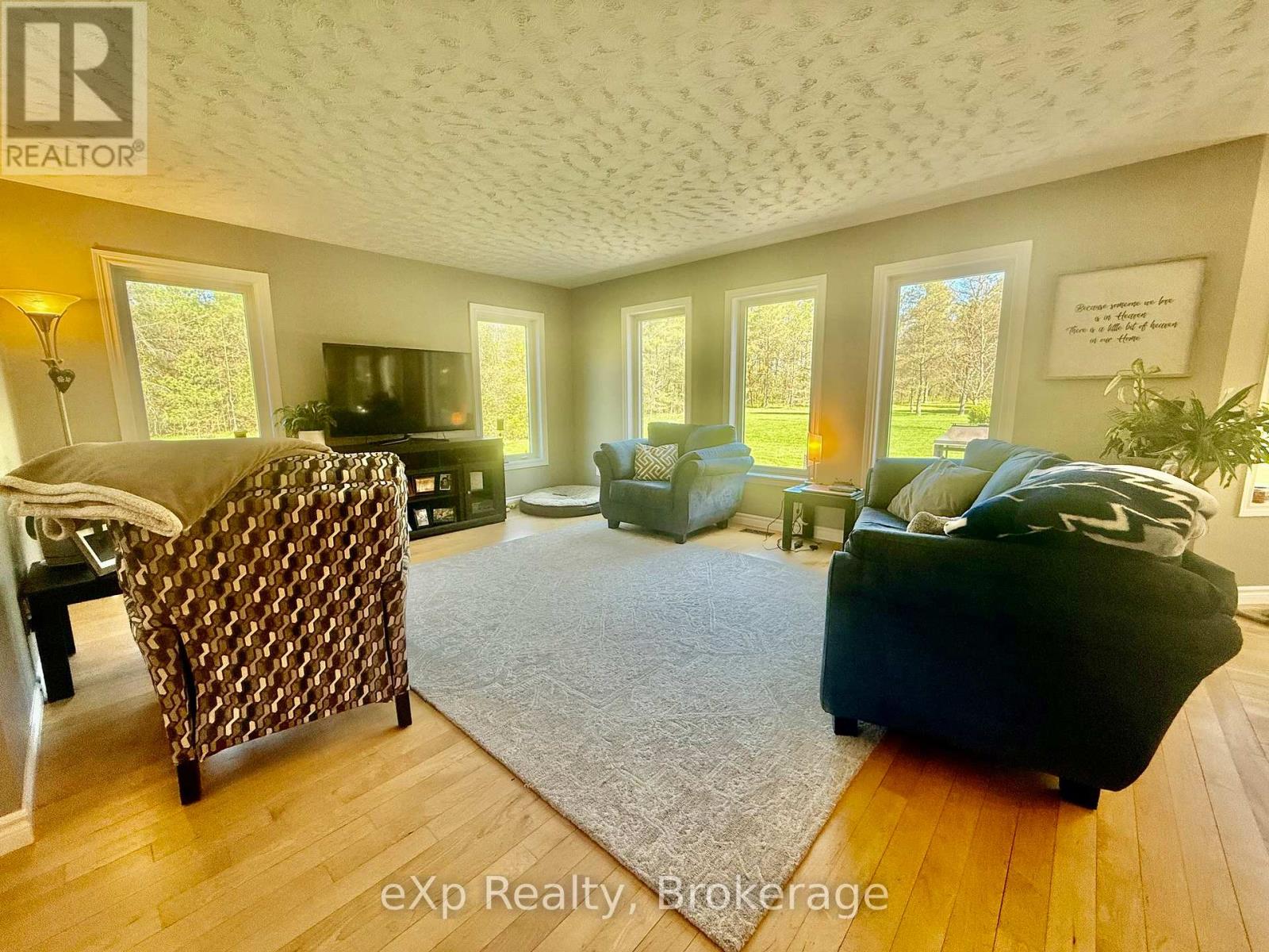 323237 Durham Road E, West Grey, Ontario  N0G 1R0 - Photo 4 - X12596596