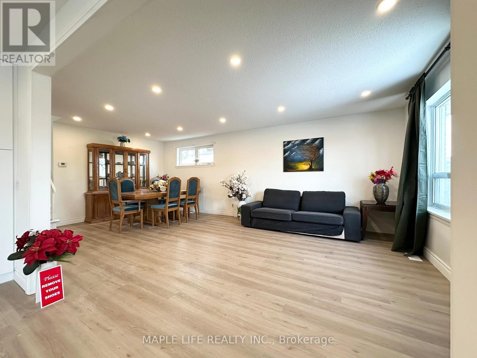 Main - 15 Nymark Avenue, Toronto, Ontario  M2J 2G8 - Photo 4 - C12607494