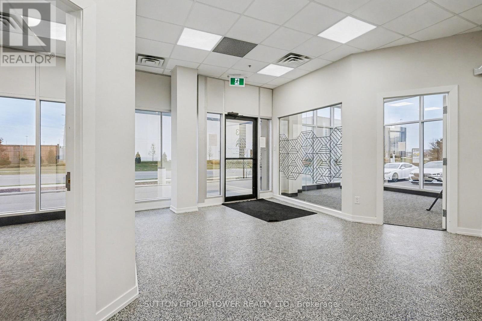 33 - 5250 Solar Drive, Mississauga, Ontario L4W 5M8 - Photo 3 - W12607480