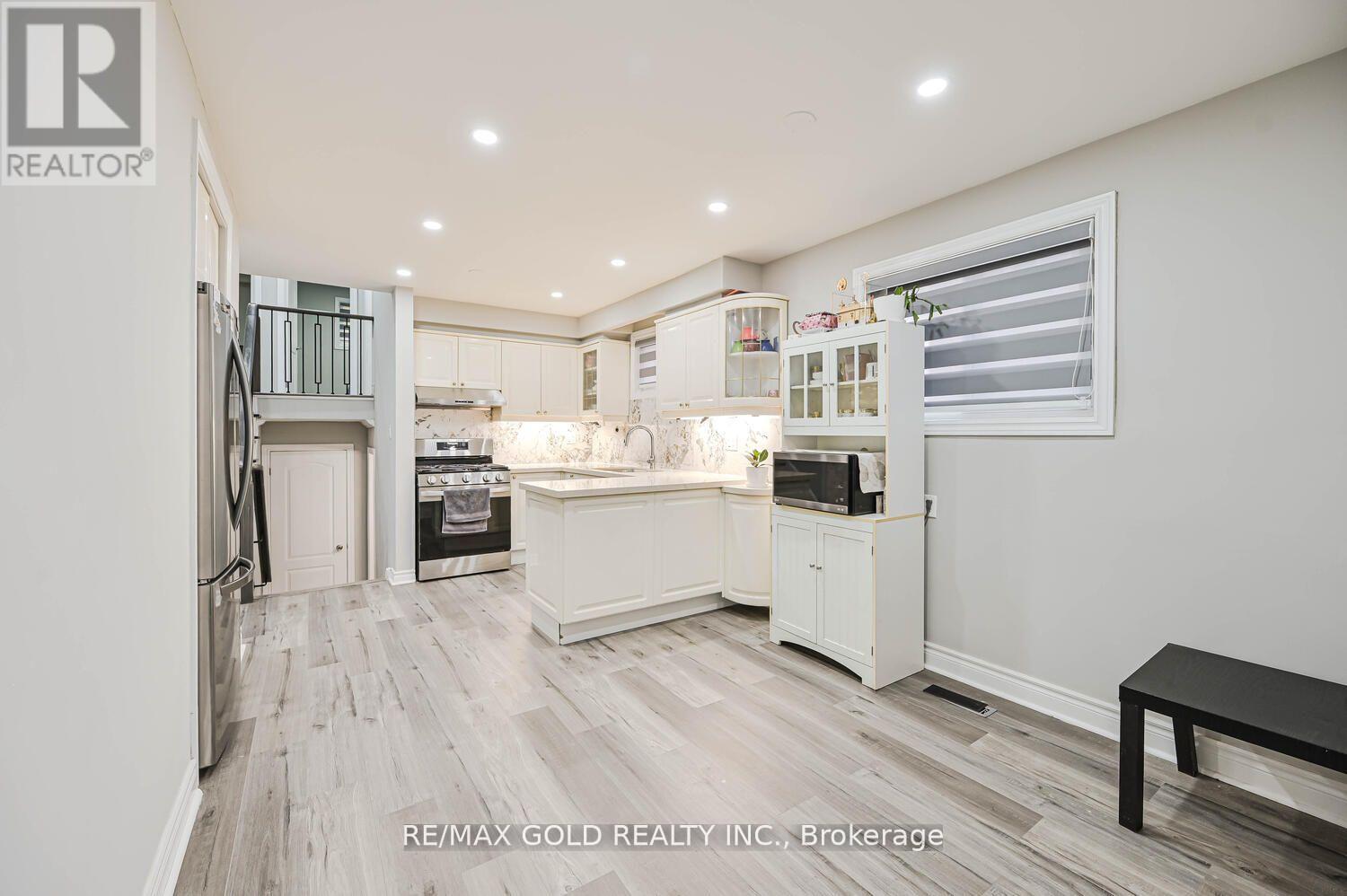 3724 Darla Drive, Mississauga, Ontario  L4T 2C9 - Photo 11 - W12607496