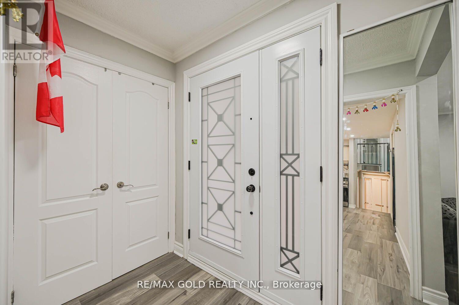 3724 Darla Drive, Mississauga, Ontario  L4T 2C9 - Photo 4 - W12607496