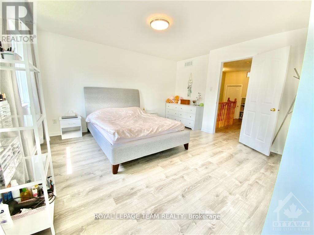 64 Tobermory Crescent, Ottawa, Ontario  K2K 3M4 - Photo 13 - X12607498