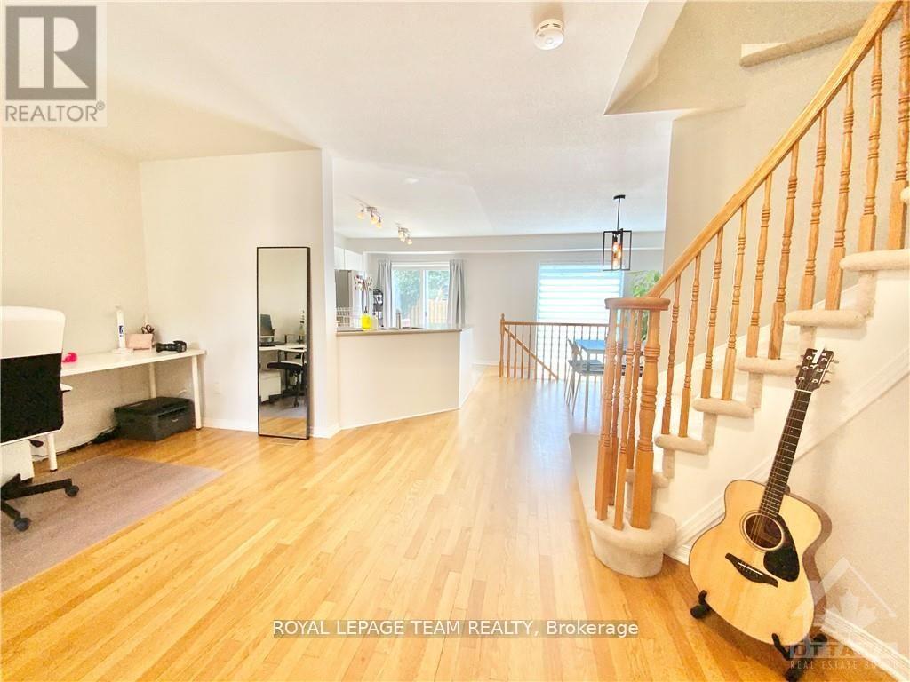 64 Tobermory Crescent, Ottawa, Ontario  K2K 3M4 - Photo 2 - X12607498