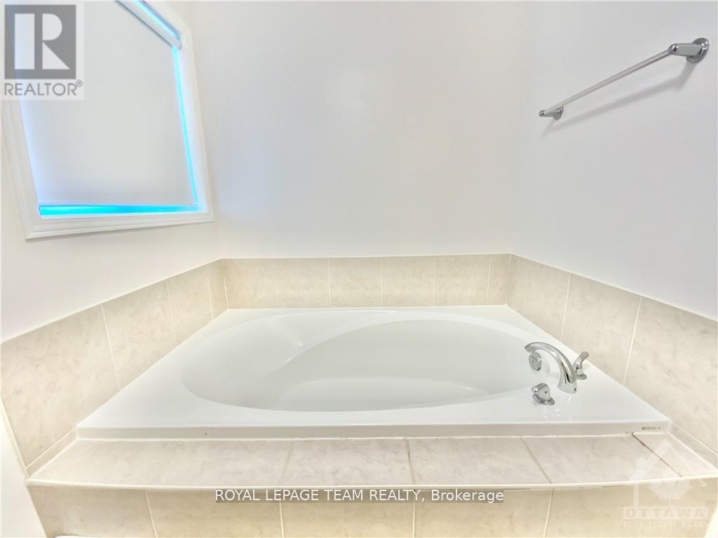 64 Tobermory Crescent, Ottawa, Ontario  K2K 3M4 - Photo 21 - X12607498
