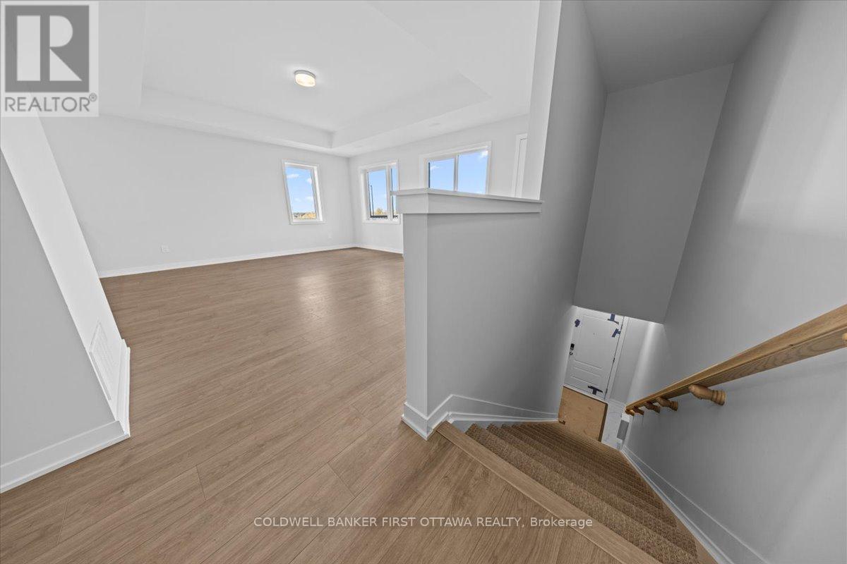 110 Parnian Private, Ottawa, Ontario  K2J 4H7 - Photo 2 - X12607504