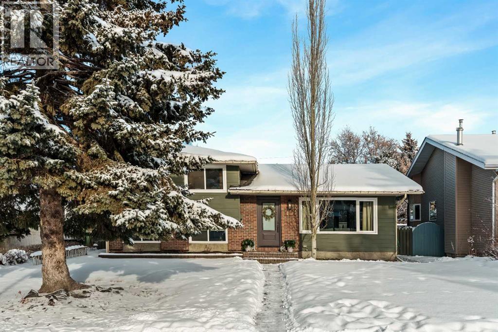 212 Vantage Place Nw, Calgary, Alberta T3A 1X9 - Photo 2 - A2274068