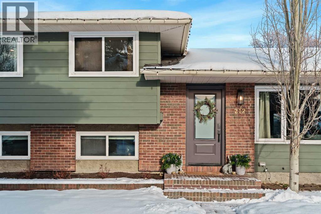 212 Vantage Place Nw, Calgary, Alberta T3A 1X9 - Photo 3 - A2274068