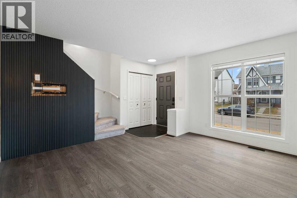 211 Elgin Meadows Gardens Se, Calgary, Alberta T2Z 0M3 - Photo 5 - A2268888