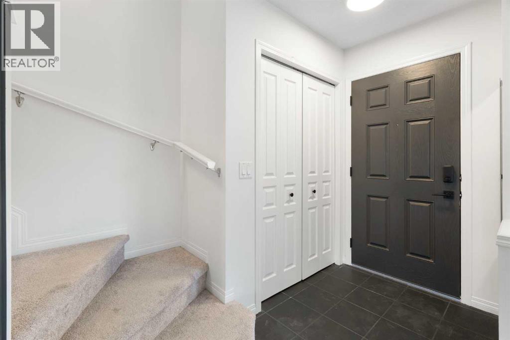 211 Elgin Meadows Gardens Se, Calgary, Alberta T2Z 0M3 - Photo 2 - A2268888