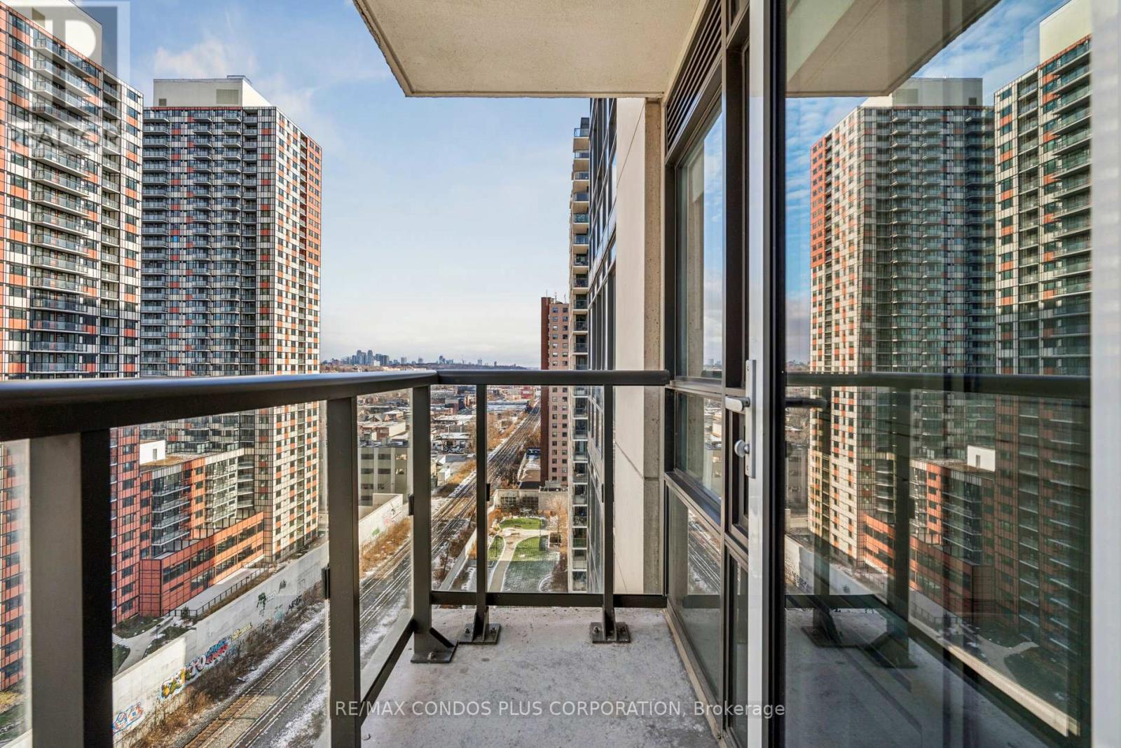 1609 - 1420 Dupont Road, Toronto, Ontario  M6H 0C2 - Photo 13 - W12607532