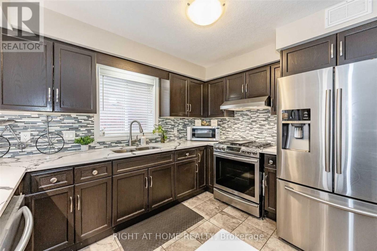 6 Crossbridge Avenue, Kitchener, Ontario  N2A 0J9 - Photo 11 - X12607510