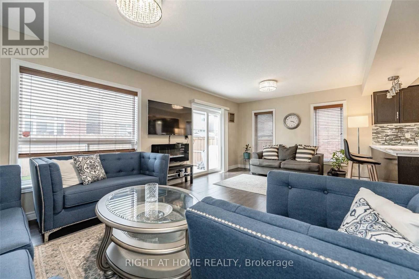 6 Crossbridge Avenue, Kitchener, Ontario  N2A 0J9 - Photo 5 - X12607510