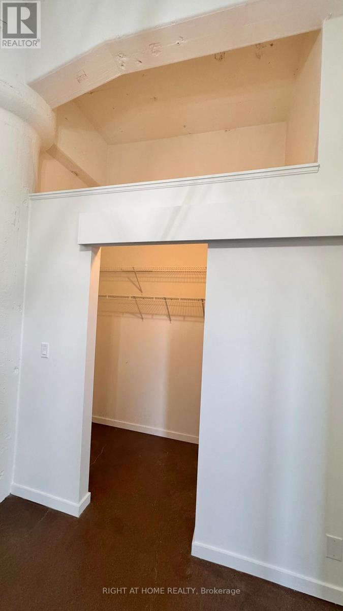 101 - 410 King Street W, Kitchener, Ontario  N2G 1C3 - Photo 11 - X12607516