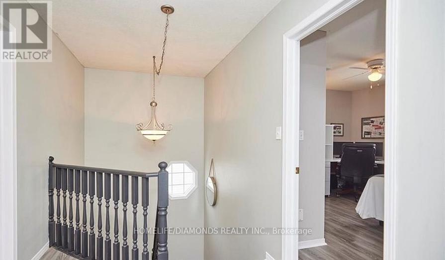 32 Woodland Drive, Welland, Ontario L3C 7C9 - Photo 4 - X12607524