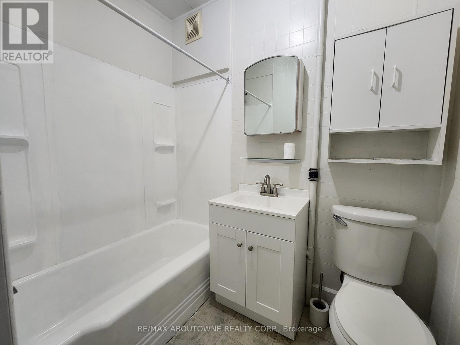 Main - 177 Chatham Street, Brantford, Ontario  N3S 4G6 - Photo 11 - X12607548