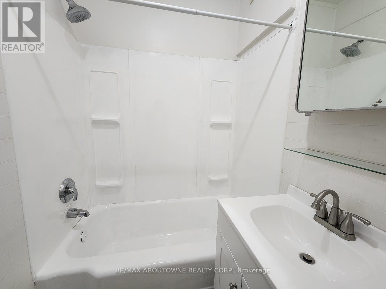 Main - 177 Chatham Street, Brantford, Ontario  N3S 4G6 - Photo 12 - X12607548