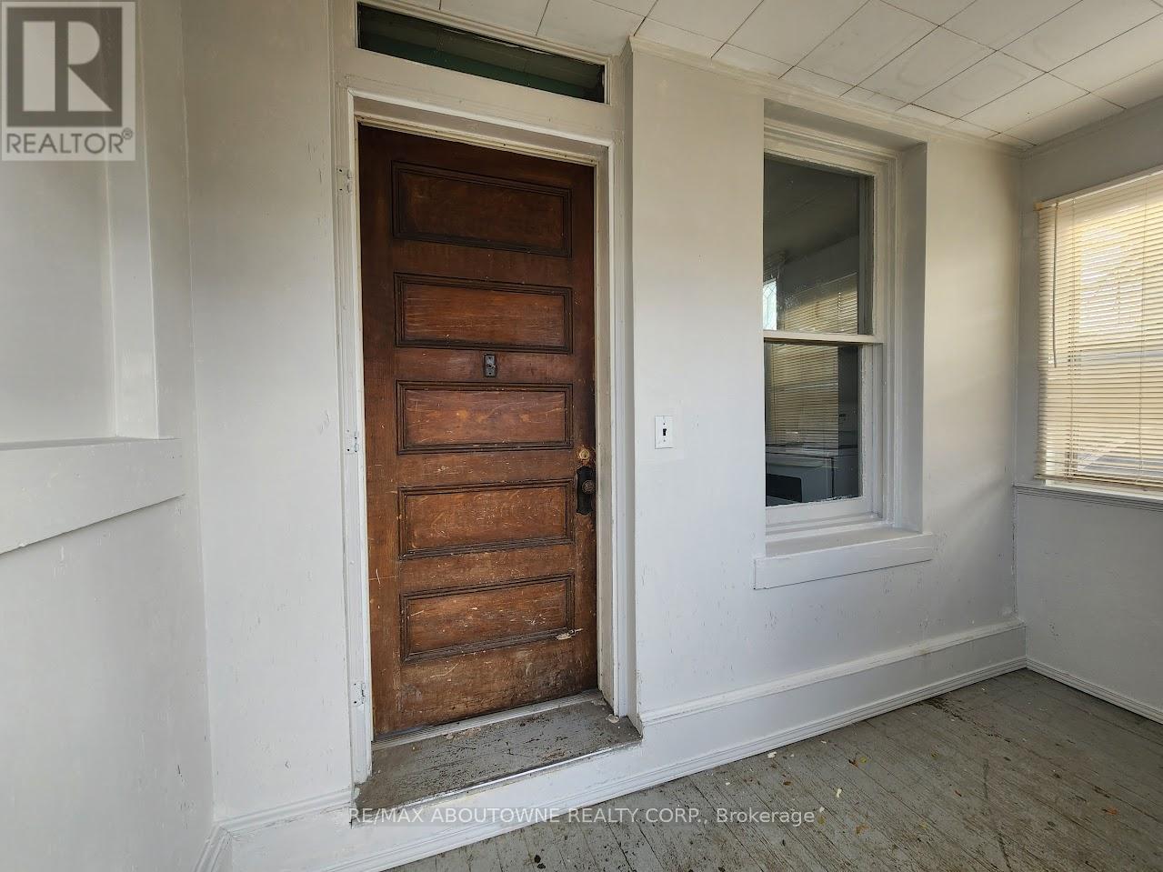 Main - 177 Chatham Street, Brantford, Ontario  N3S 4G6 - Photo 2 - X12607548