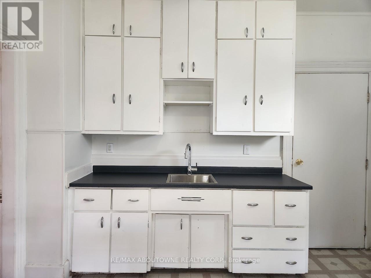 Main - 177 Chatham Street, Brantford, Ontario  N3S 4G6 - Photo 5 - X12607548