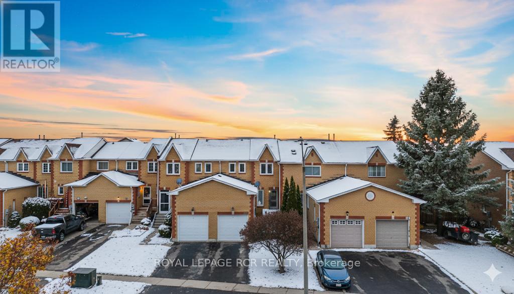 120 Howard Crescent, Orangeville, Ontario  L9W 4W2 - Photo 2 - W12373160