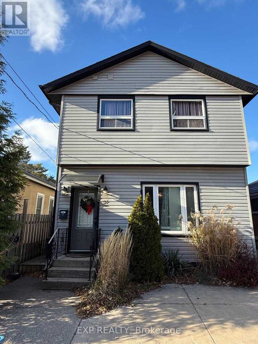 1 - 31 Raymond Street, St. Catharines (Downtown), Ontario  L2R 2T3 - Photo 1 - X12607564