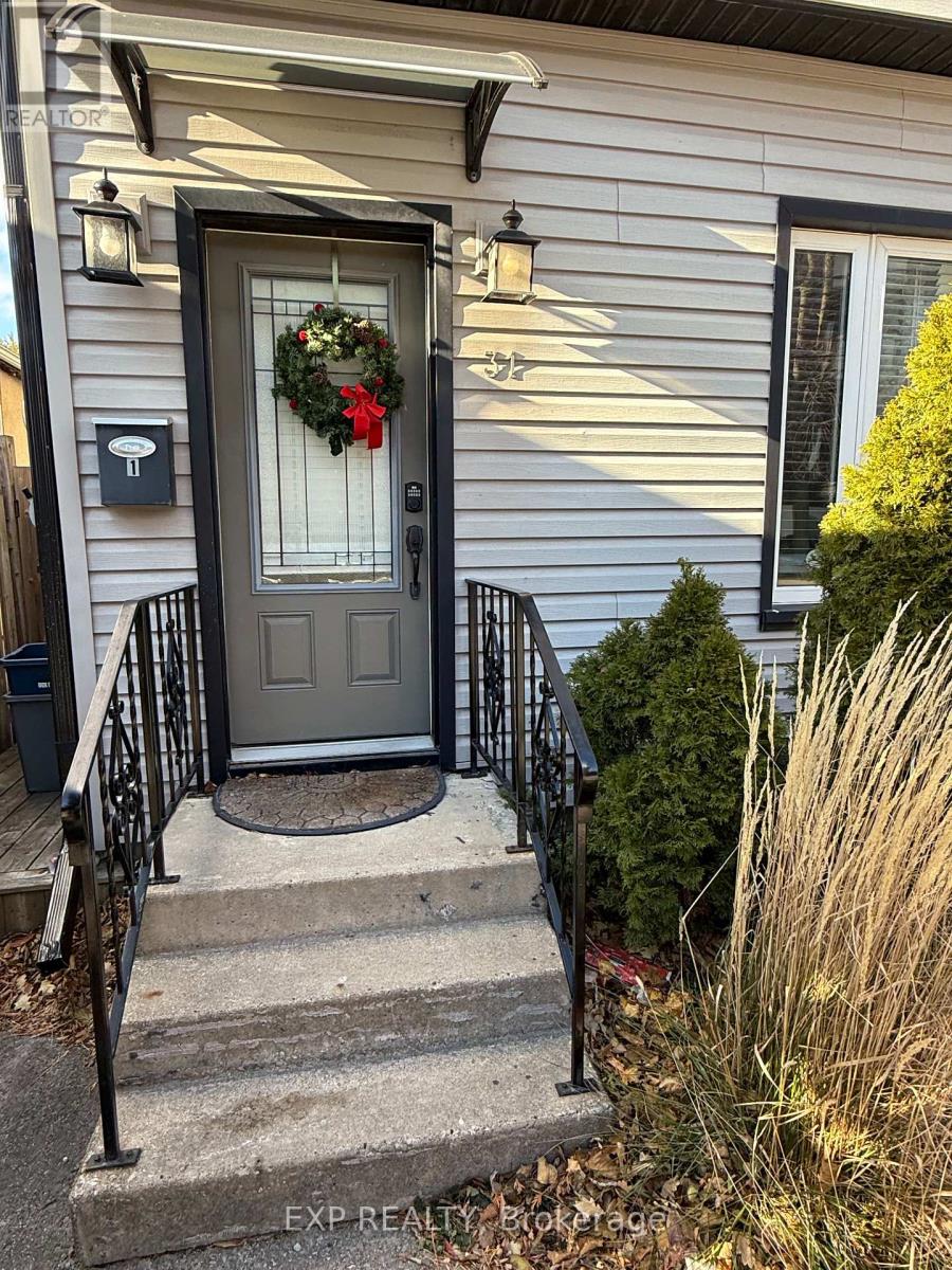 1 - 31 Raymond Street, St. Catharines (Downtown), Ontario  L2R 2T3 - Photo 2 - X12607564