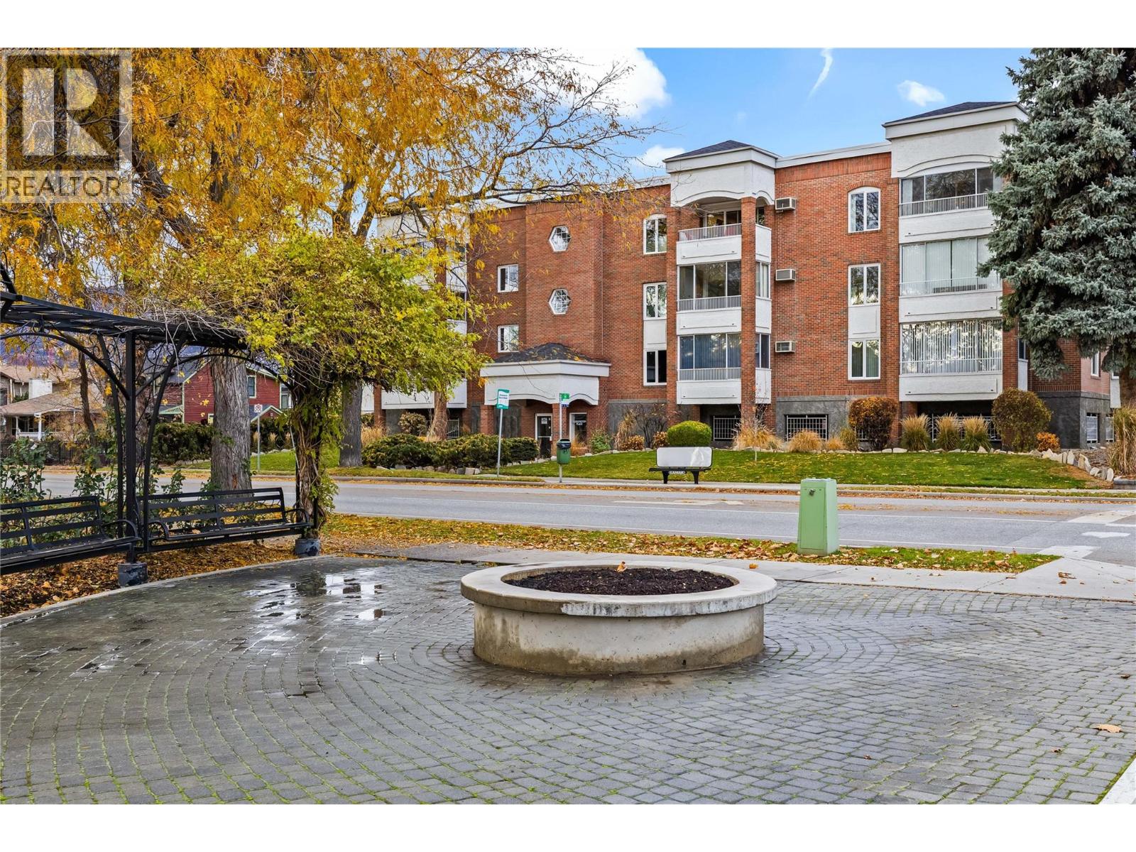 878 Bernard Avenue Unit# 304, Kelowna, British Columbia  V1Y 6P5 - Photo 2 - 10370674