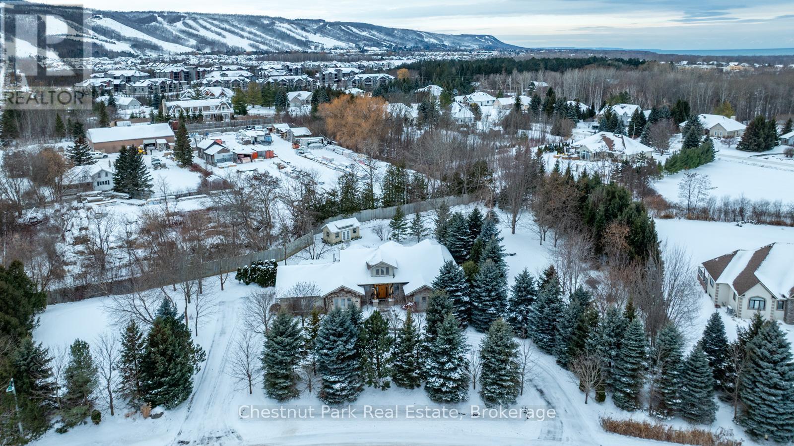 2 Evergreen Road, Collingwood, Ontario  L9Y 5A8 - Photo 2 - S12089114