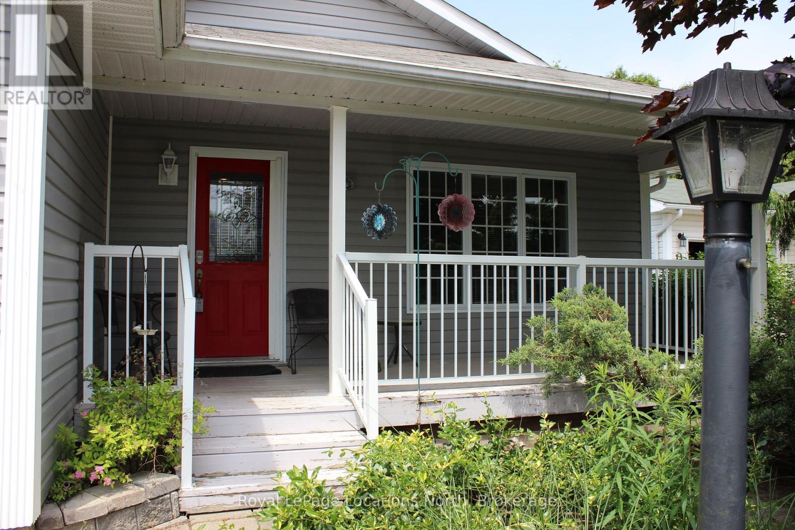 9 Pennsylvania Avenue, Wasaga Beach, Ontario  L9Z 3A8 - Photo 3 - S12240745