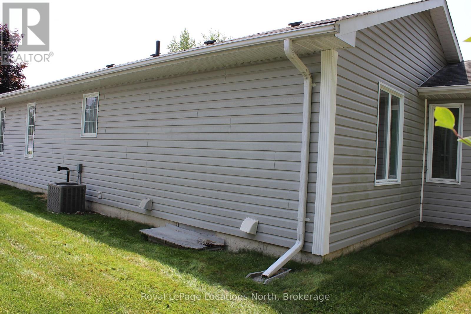 9 Pennsylvania Avenue, Wasaga Beach, Ontario  L9Z 3A8 - Photo 44 - S12240745