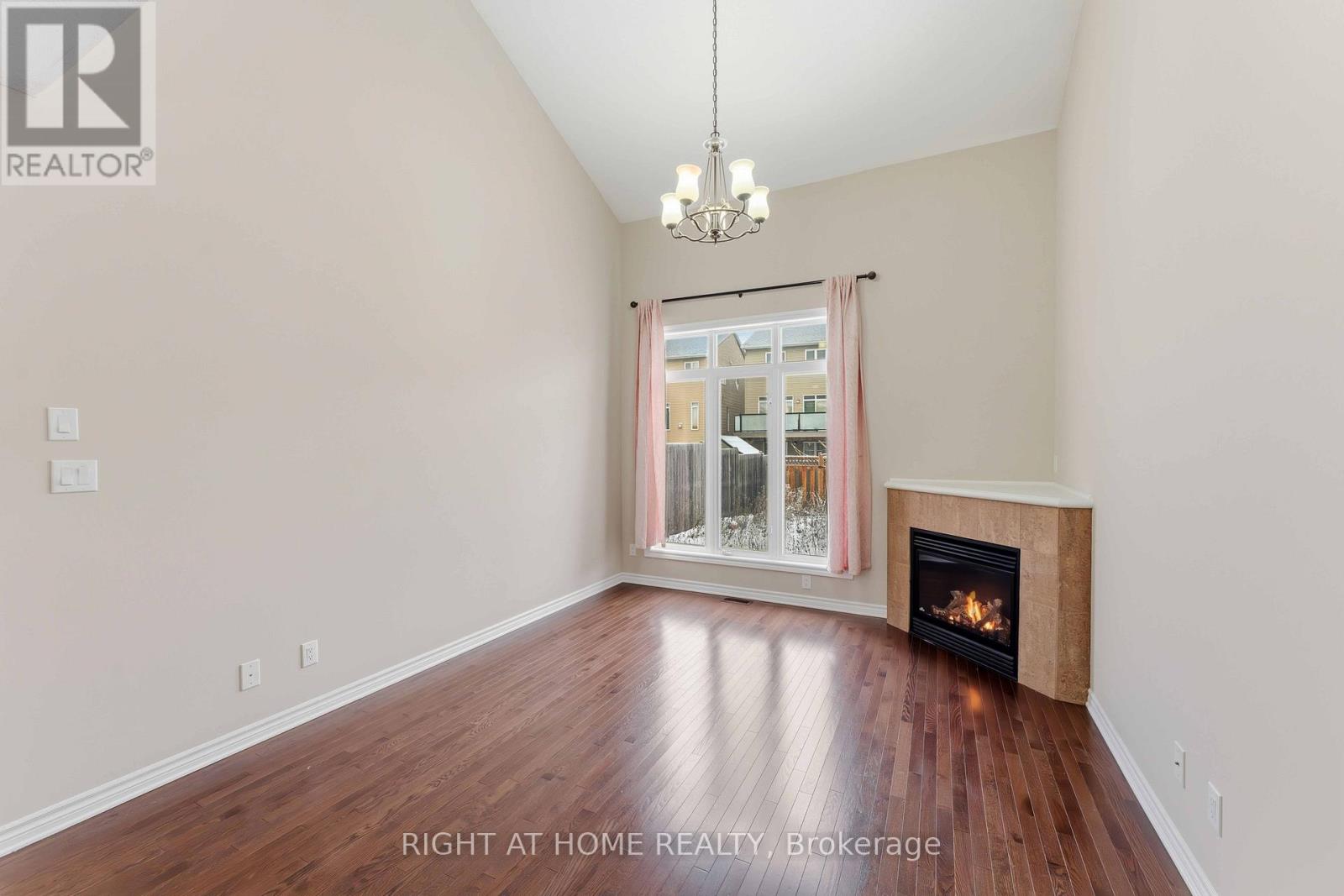 359 Kingbrook Drive, Ottawa, Ontario  K2M 0G2 - Photo 6 - X12607620