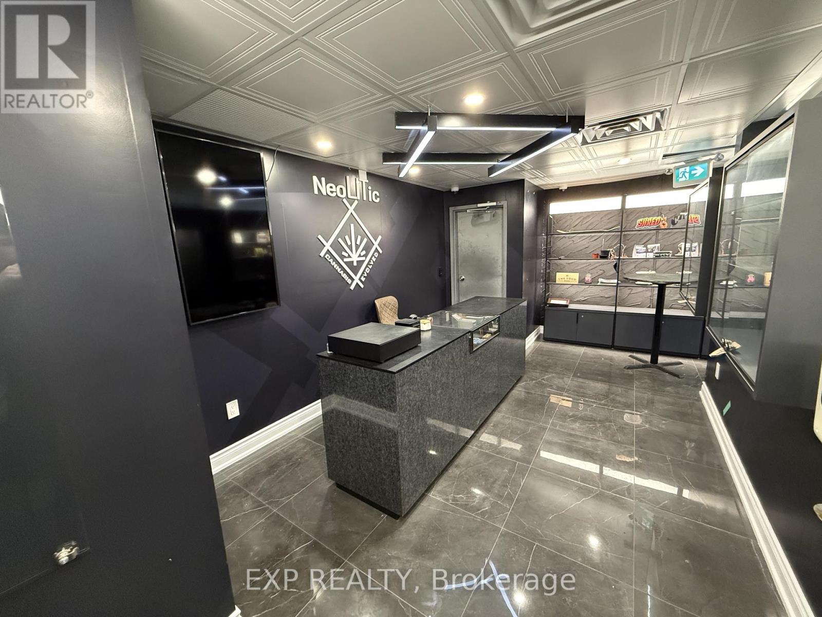 4665 Queen Street, Niagara Falls, Ontario  L2E 2L9 - Photo 5 - X12607588