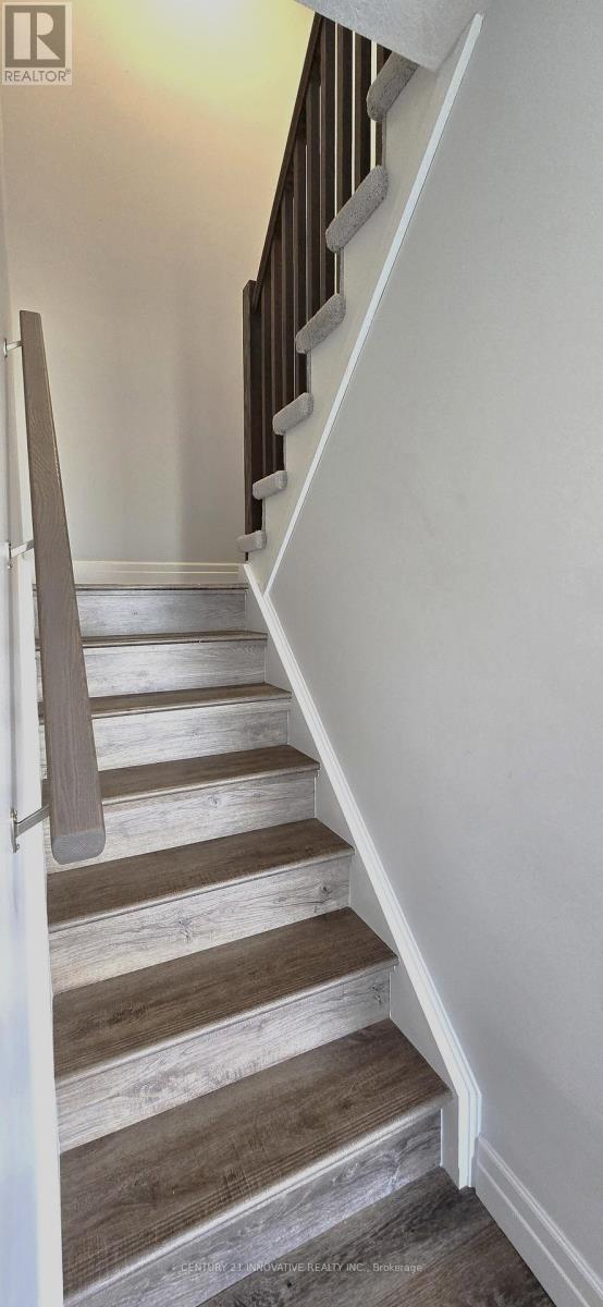 92 Pony Way S, Kitchener, Ontario N2R 0R8 - Photo 11 - X12560730