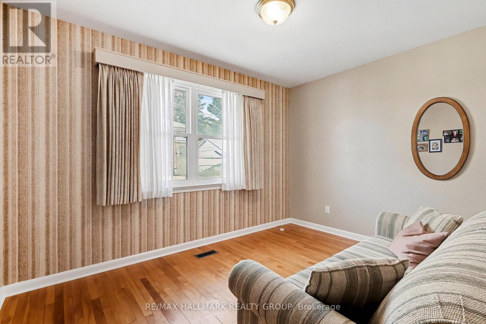 2023 Vincent Street, Ottawa, Ontario  K1G 2M8 - Photo 10 - X12421966