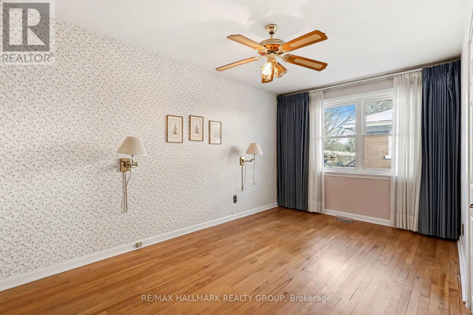 2023 Vincent Street, Ottawa, Ontario  K1G 2M8 - Photo 9 - X12421966