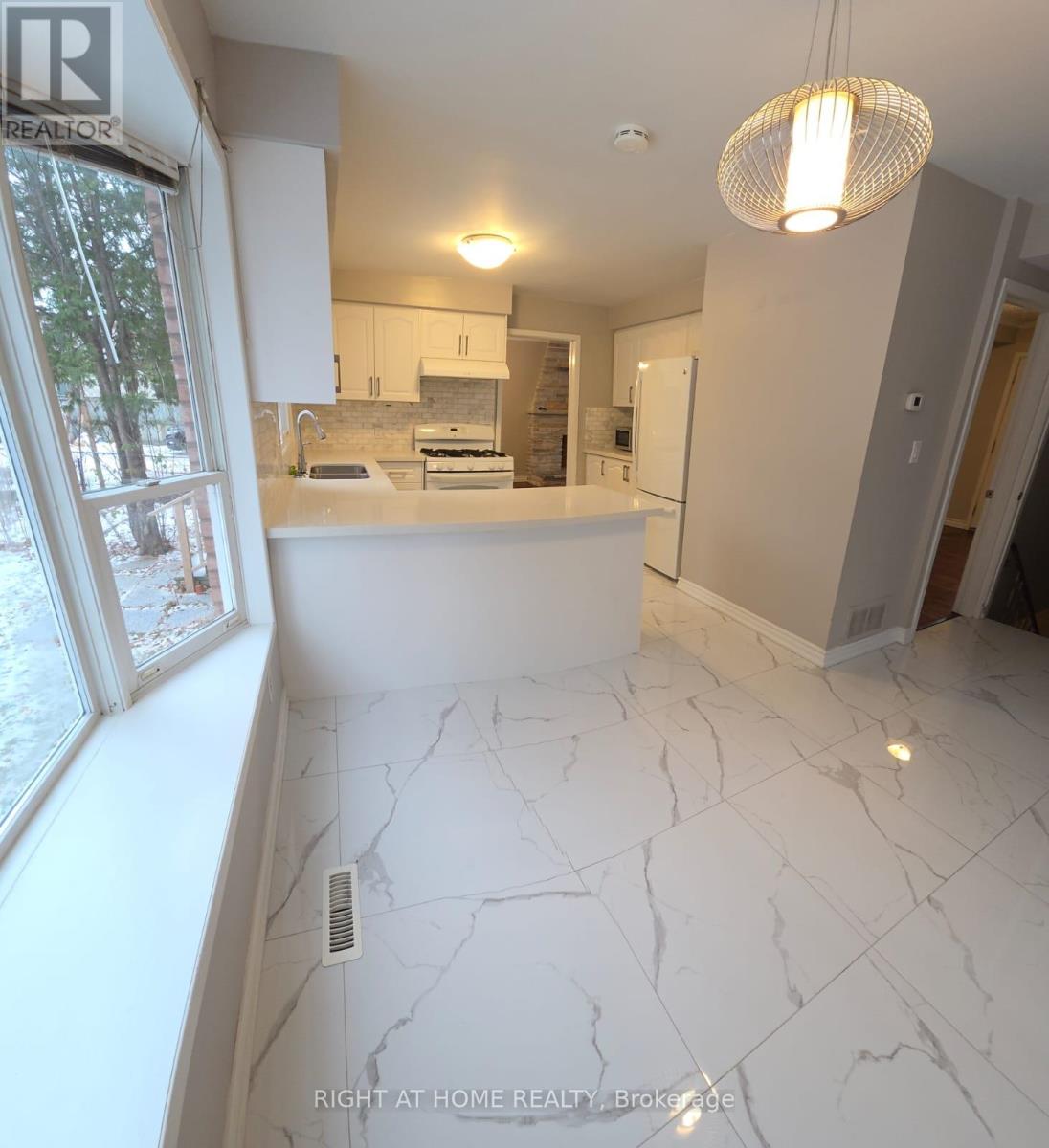 9 Ontario Street W, Mississauga, Ontario L5M 1S9 - Photo 10 - W12606516