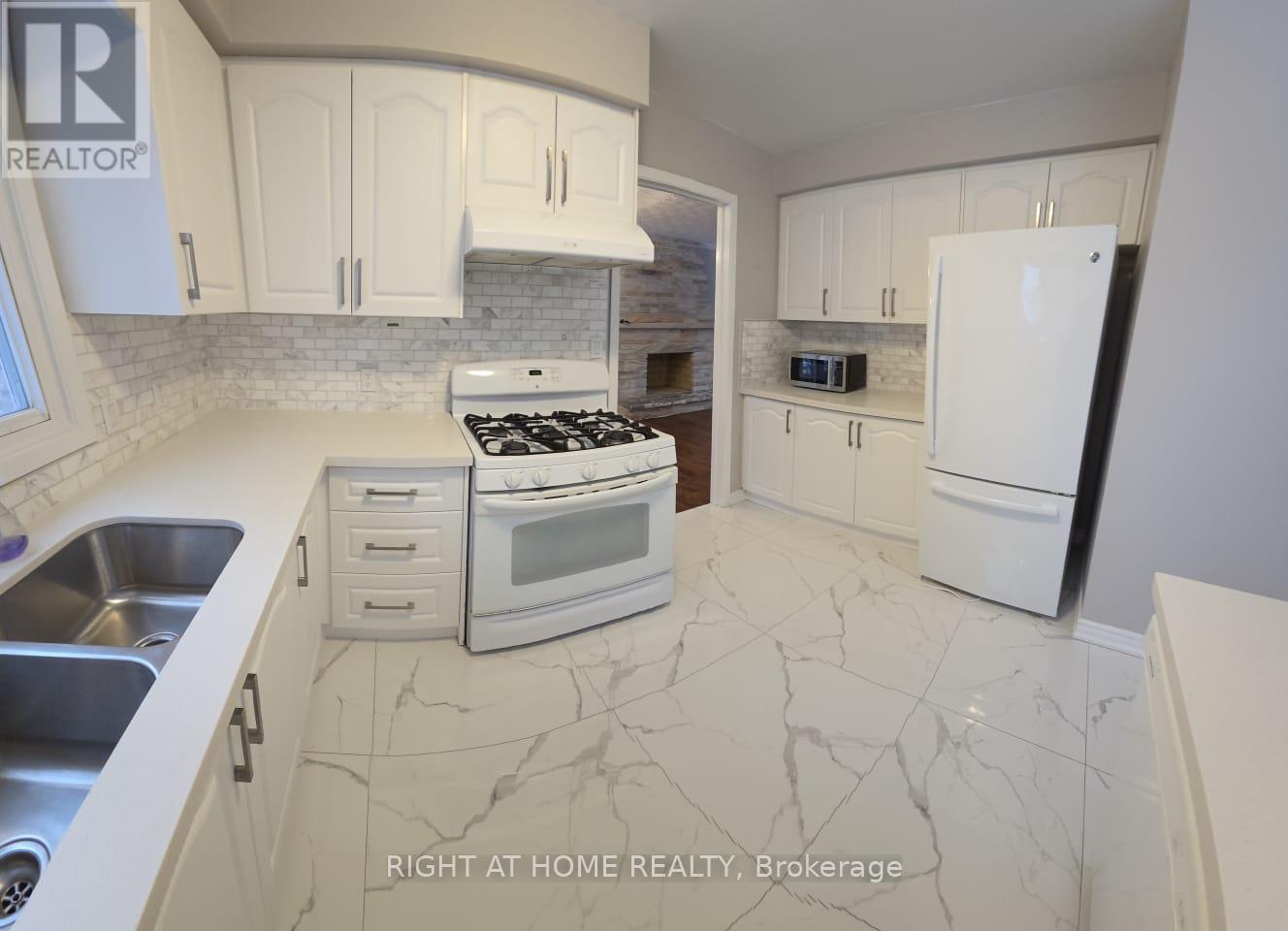 9 Ontario Street W, Mississauga, Ontario L5M 1S9 - Photo 11 - W12606516