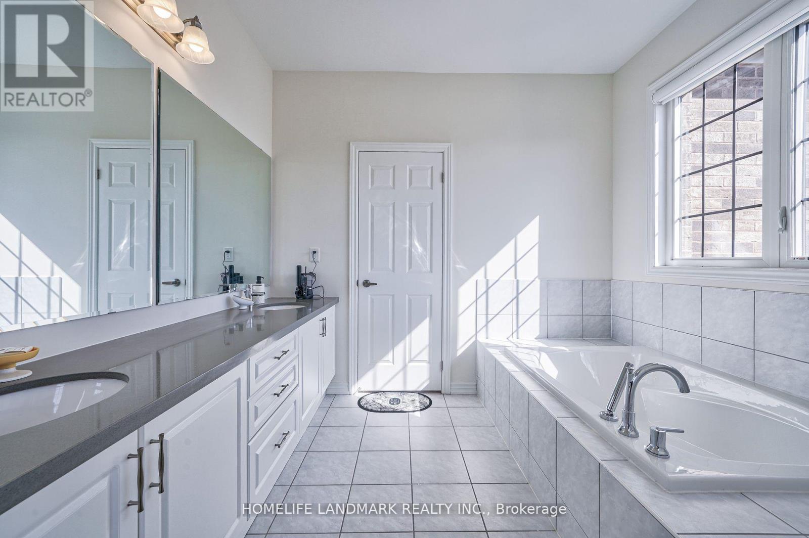 329 Danny Wheeler Boulevard, Georgina, Ontario  L4P 0K1 - Photo 14 - N12607604