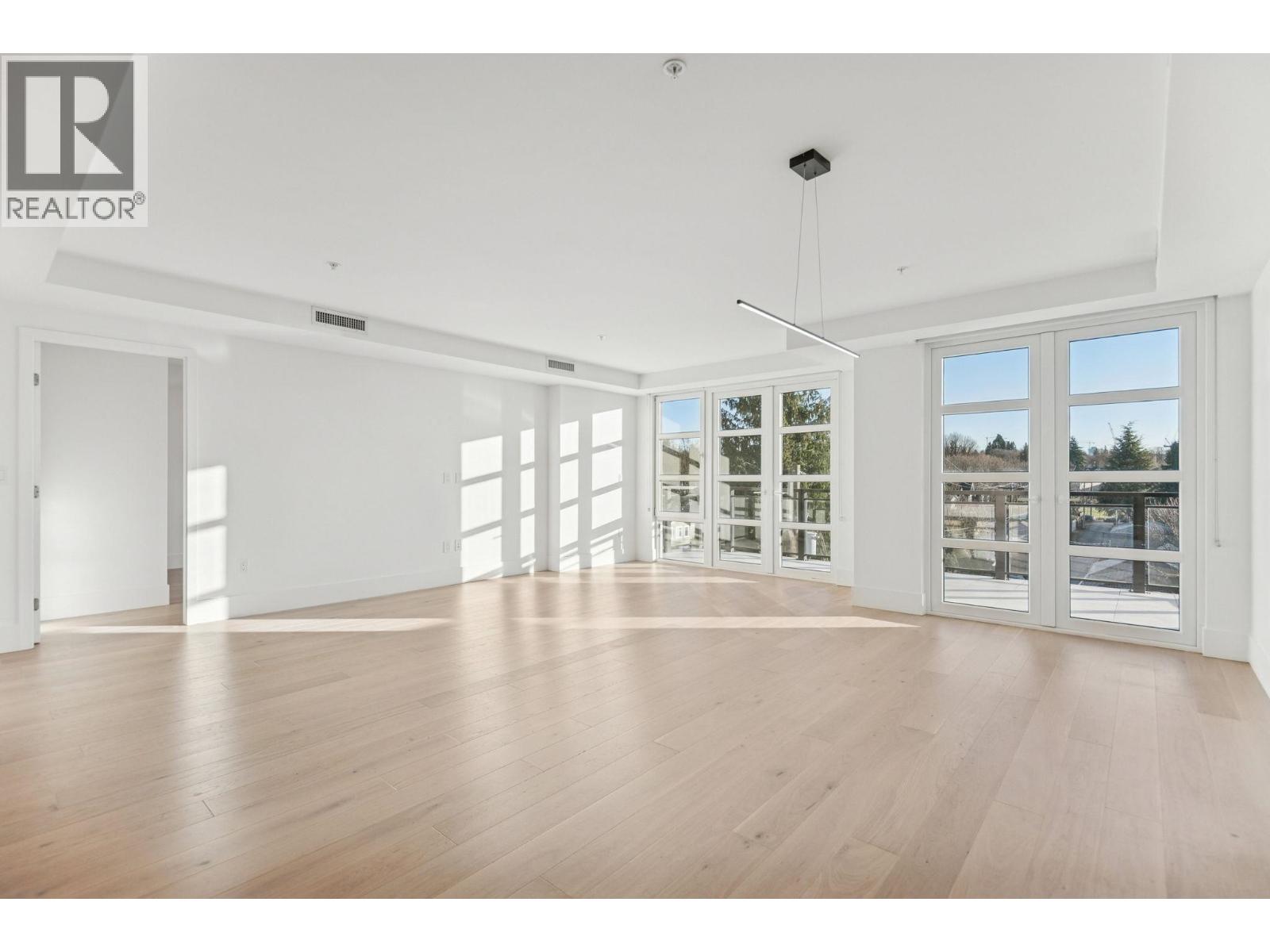 402 6168 East Boulevard, Vancouver, British Columbia V6M 3V6 - Photo 1 - R3071168