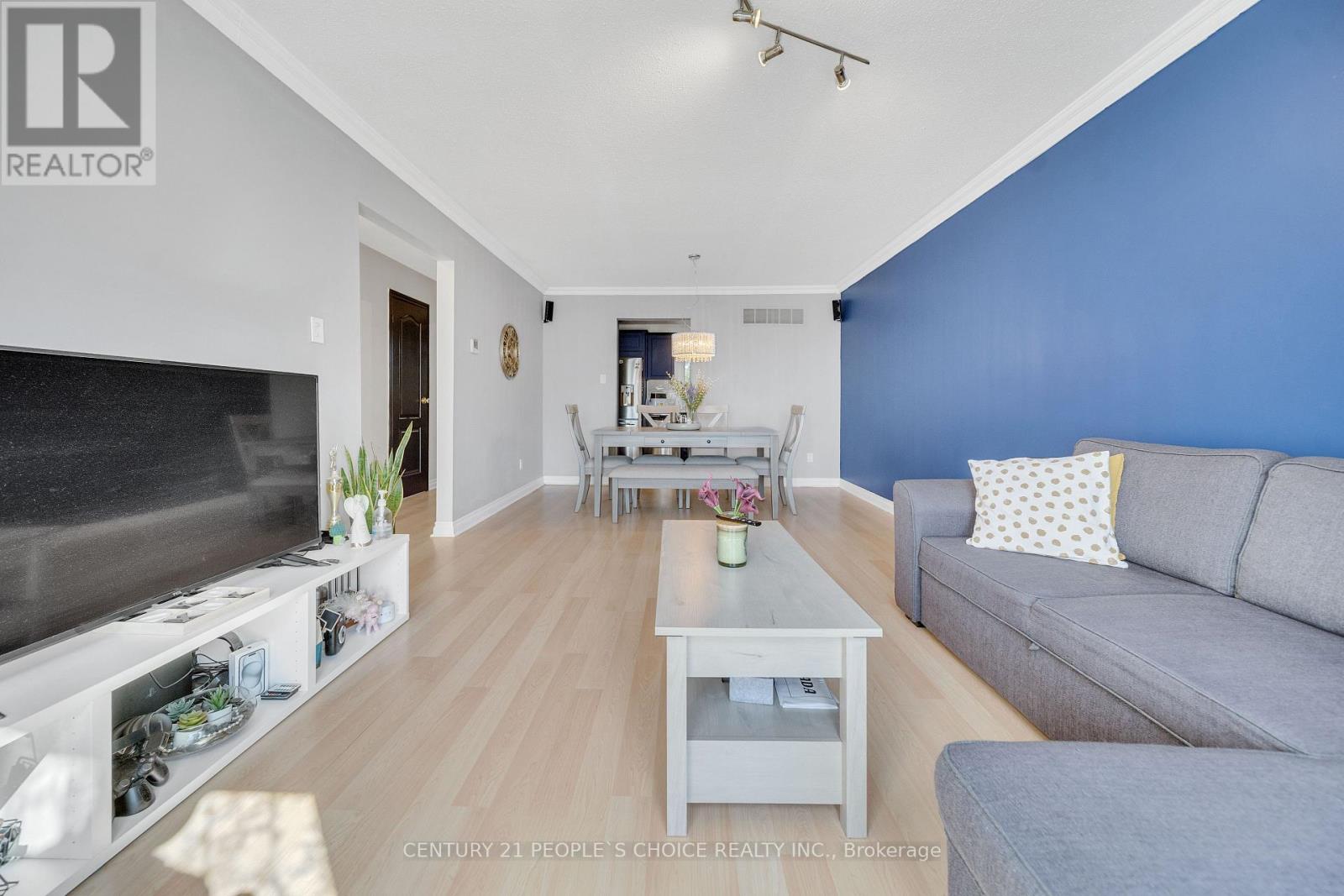 51 Mcmullen Crescent, Brampton, Ontario L6S 3M2 - Photo 10 - W12607594