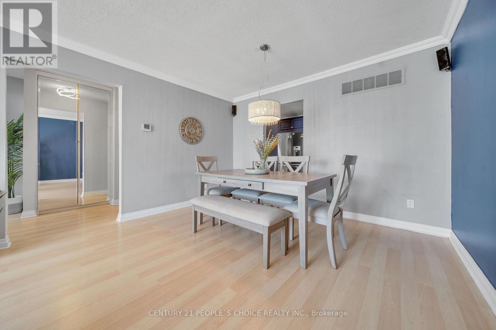 51 Mcmullen Crescent, Brampton, Ontario L6S 3M2 - Photo 11 - W12607594