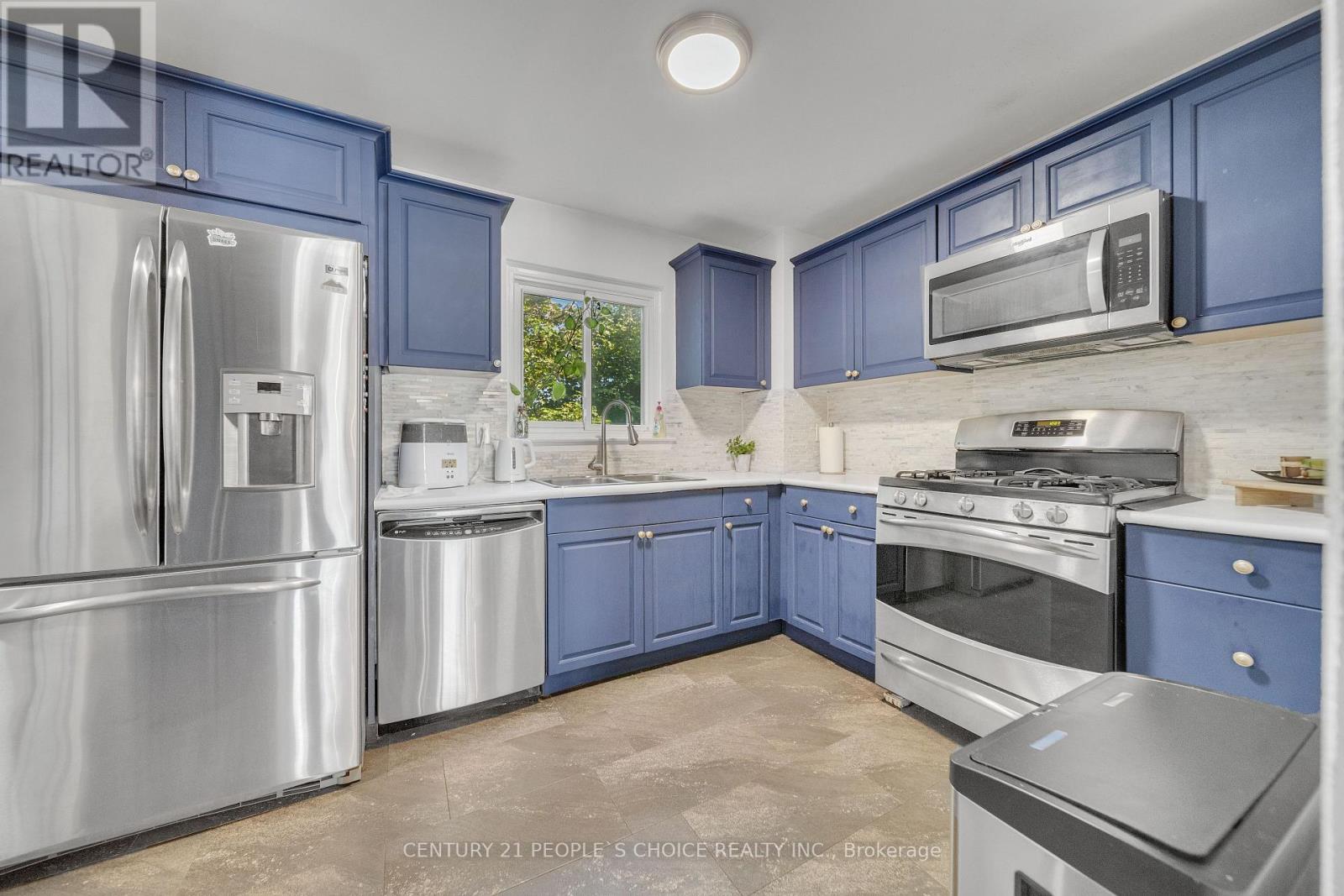 51 Mcmullen Crescent, Brampton, Ontario L6S 3M2 - Photo 18 - W12607594