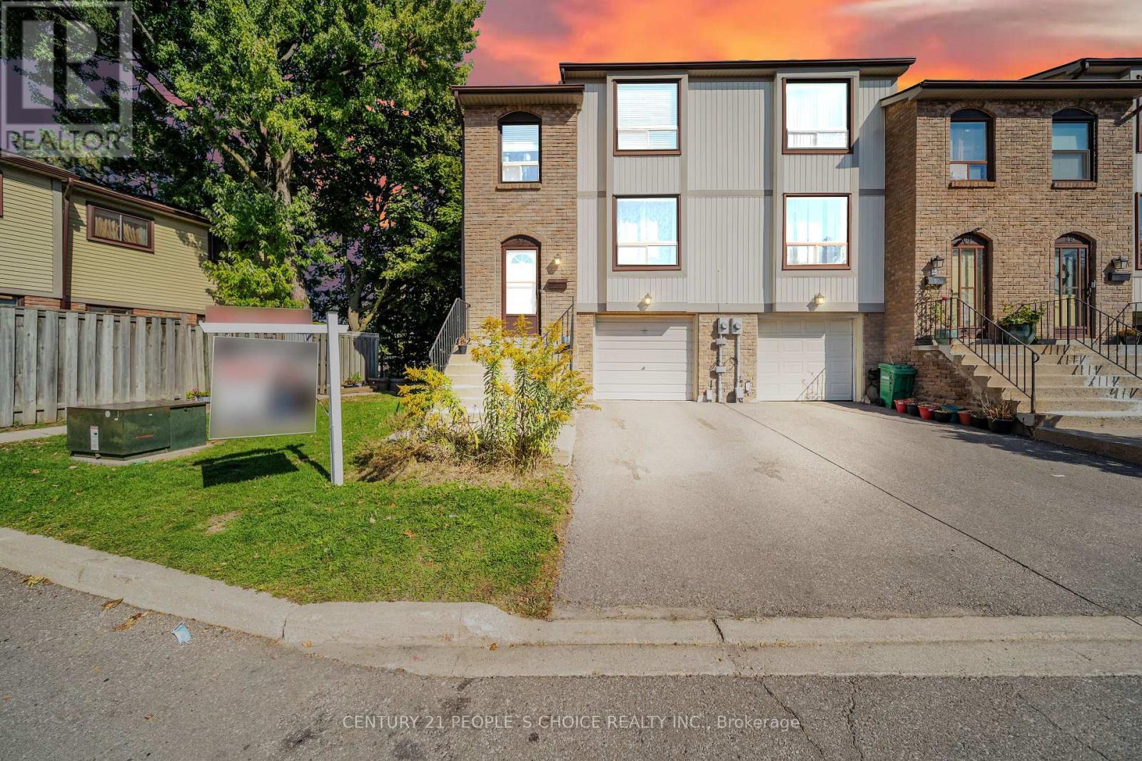 51 Mcmullen Crescent, Brampton, Ontario L6S 3M2 - Photo 4 - W12607594