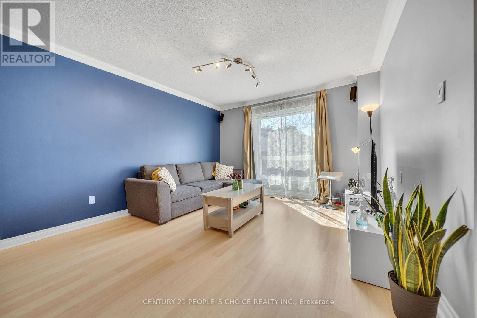 51 Mcmullen Crescent, Brampton, Ontario L6S 3M2 - Photo 7 - W12607594