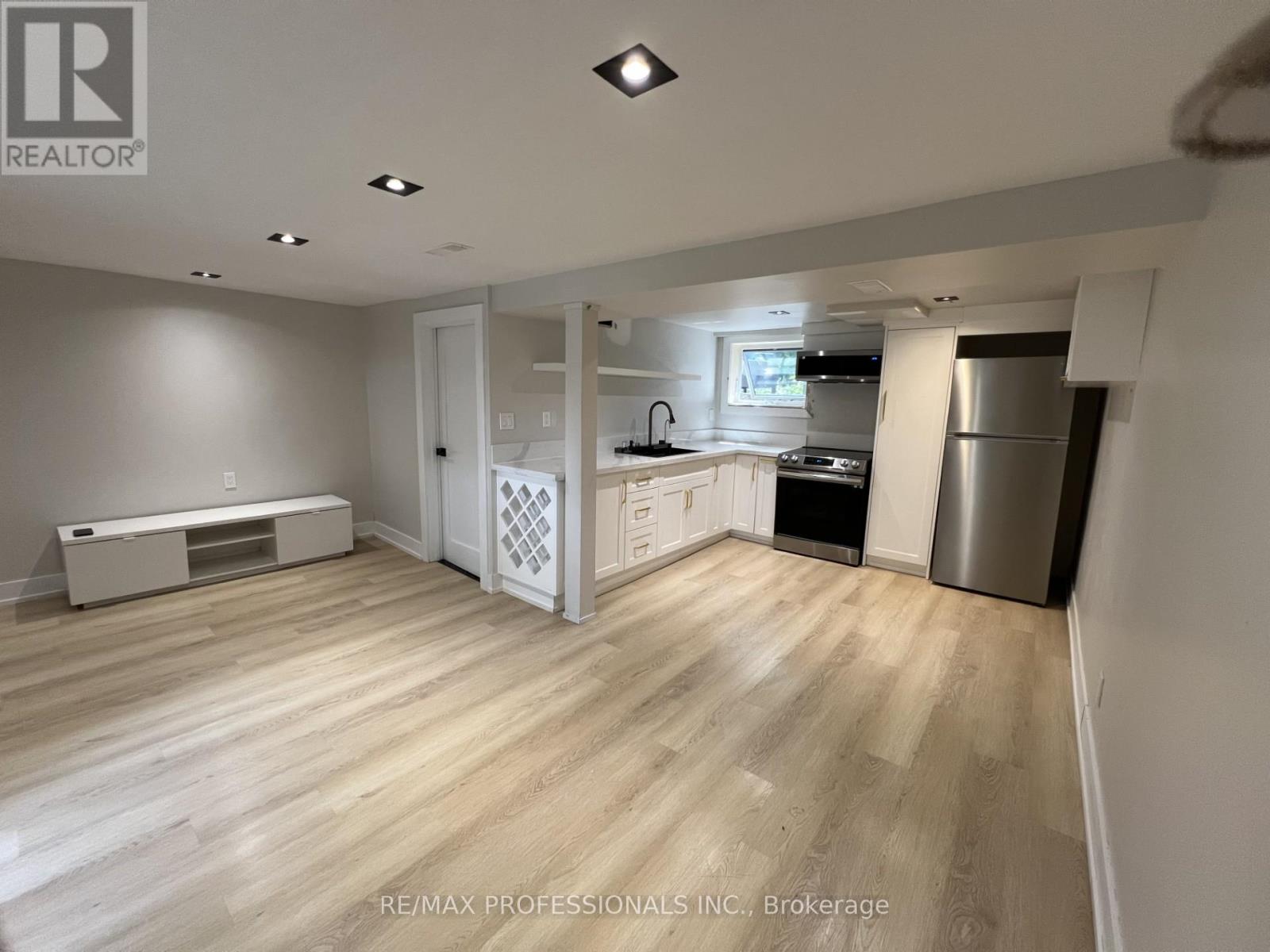 1026 Hedge Drive, Mississauga, Ontario  L4Y 1G2 - Photo 12 - W12607600