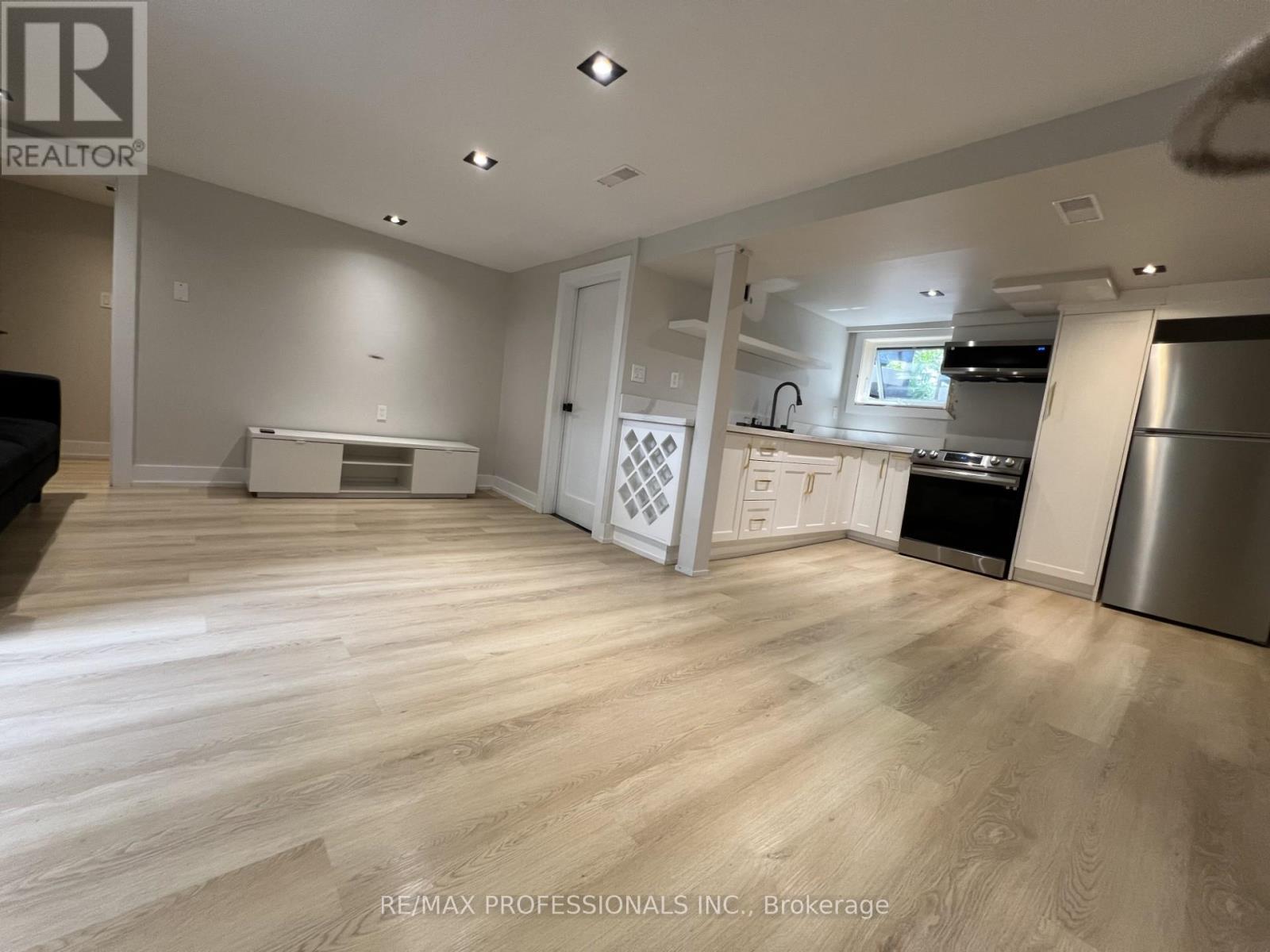 1026 Hedge Drive, Mississauga, Ontario  L4Y 1G2 - Photo 13 - W12607600