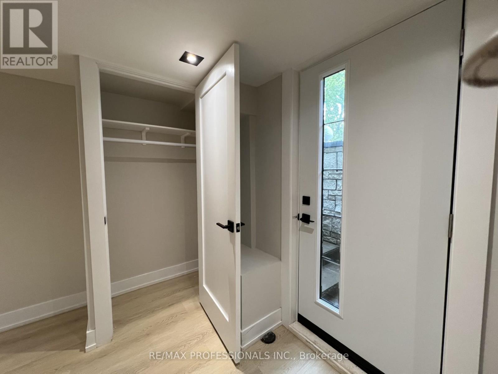 1026 Hedge Drive, Mississauga, Ontario  L4Y 1G2 - Photo 17 - W12607600