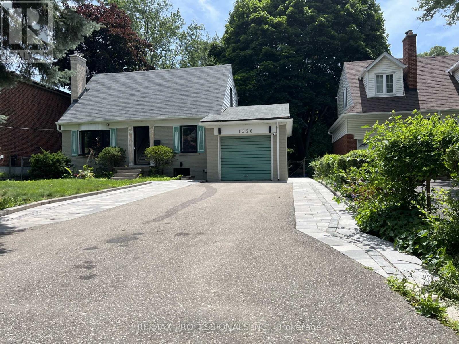 1026 Hedge Drive, Mississauga, Ontario  L4Y 1G2 - Photo 2 - W12607600